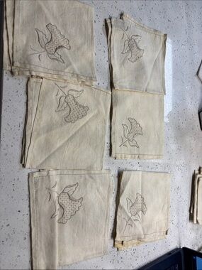 Embroidered Floral Linen Napkins - Set of 6